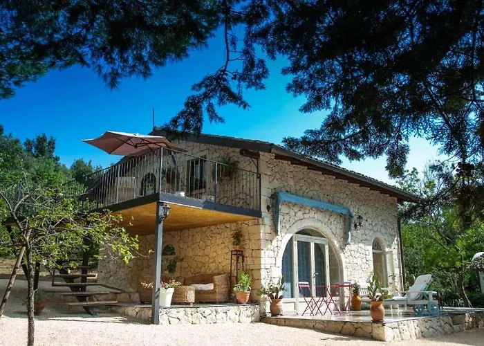 Villa Neli, Palazzolo Acreide, Siracusa, Hot Tub, Wi-Fi & Parking