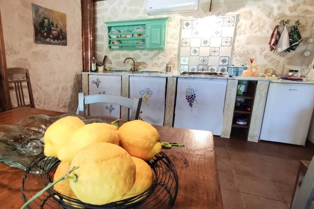 Ferienhaus Neli, Palazzolo Acreide, Siracusa, Hot Tub, Wi-fi & Parking *