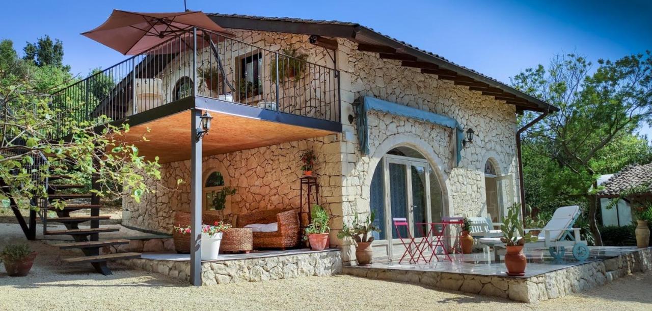 Neli, Palazzolo Acreide, Siracusa, Hot Tub, Wi-fi & Parking Holiday home Palazzolo Acreide